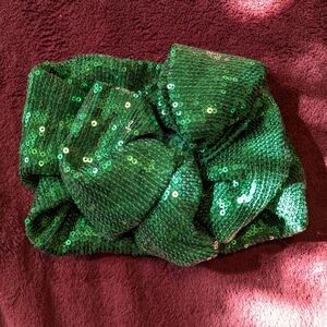 Green sequence baby bow